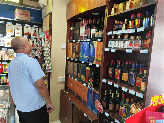 北坡市場監(jiān)督管理所開展“特供酒”清源打鏈專項(xiàng)行動，凈化酒類經(jīng)營環(huán)境